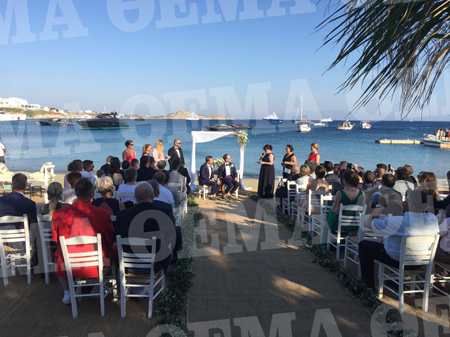 Η εντυπωσιακή άφιξη των Γερμανών gay που παντρεύτηκαν στο Nammos
