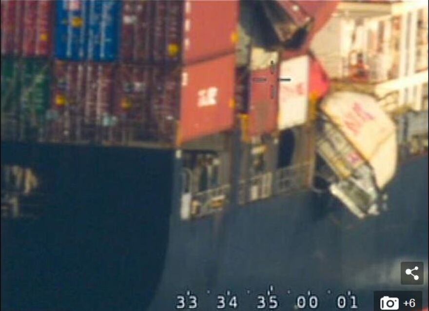 Με πάνες και σερβιέτες γέμισαν οι ακτές της Αυστραλίας - Φορτηγό πλοίο έχασε 83 εμπορευματοκιβώτια