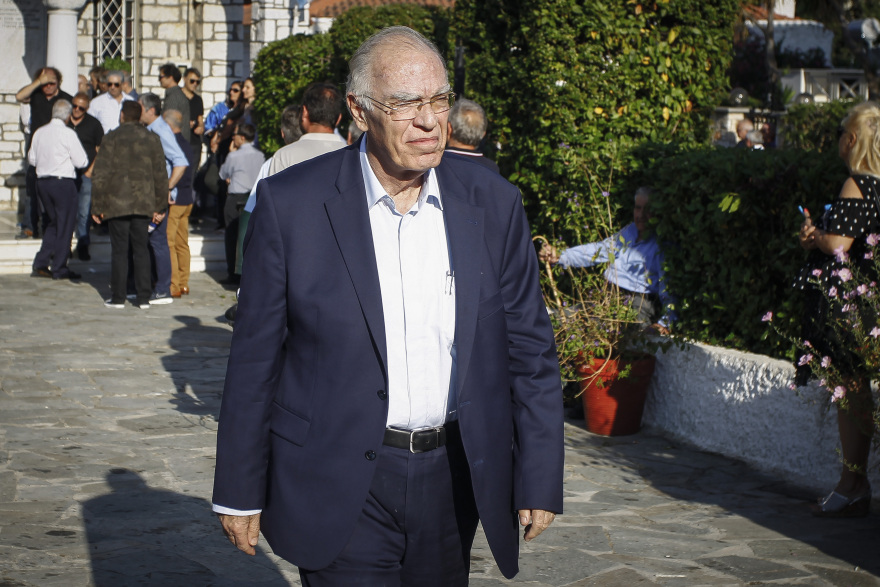 Tο τελευταίο «αντίο» στον Κώστα Πολυχρονίου (φωτογραφίες)