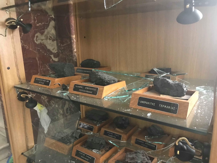 Αναρχικοί τα έσπασαν στο υπ. Ανάπτυξης για τον Κουφοντίνα