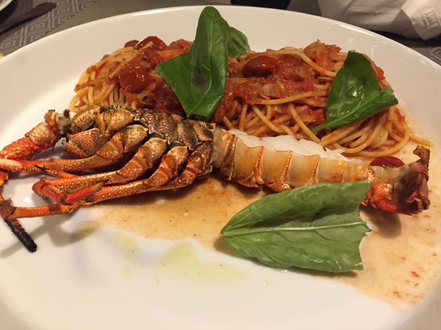 Λέξι Στίβενς: Το «θωρηκτό» του Playboy επέστρεψε στη Μύκονο