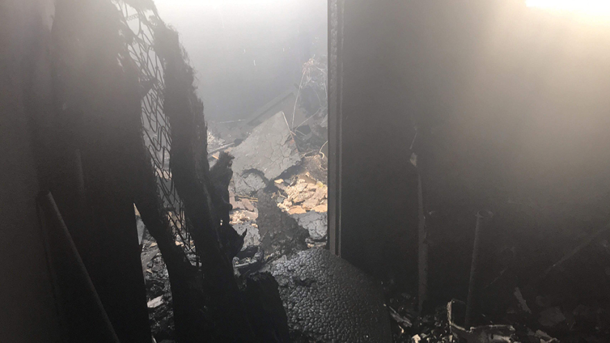 Περιστέρι: Ζημιές σε σπίτια από τη μεγάλη φωτιά σε επιχείρηση με ηλεκτρικά