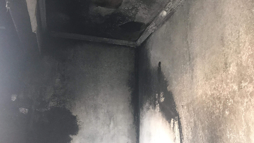 Περιστέρι: Ζημιές σε σπίτια από τη μεγάλη φωτιά σε επιχείρηση με ηλεκτρικά