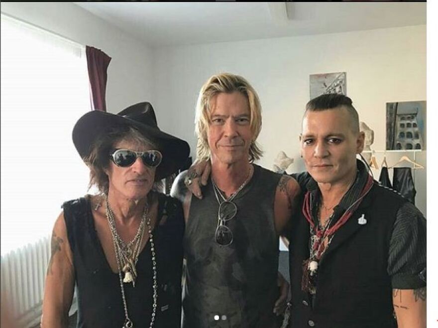 «Ο Τζόνι Ντεπ δεν είναι άρρωστος» διαβεβαιώνει κοντινό του πρόσωπο  - Aνανεωμένος μετά τις σοκαριστικές φωτογραφίες