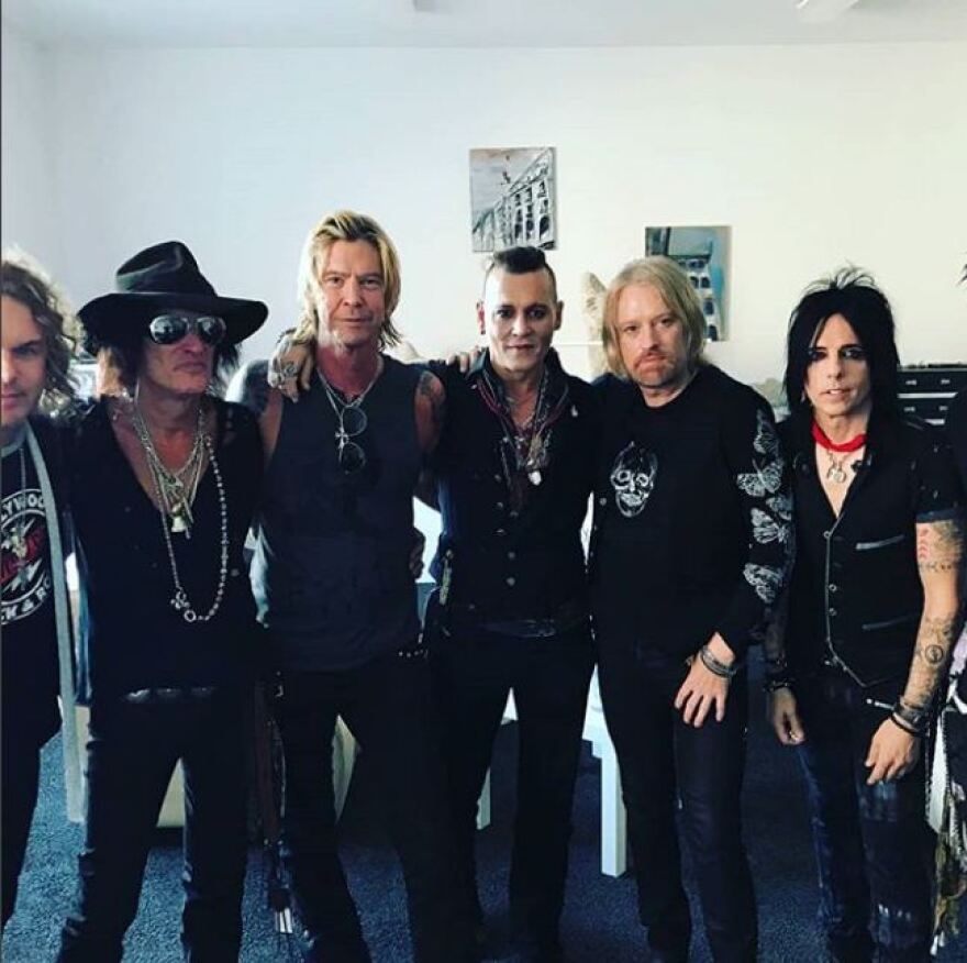 «Ο Τζόνι Ντεπ δεν είναι άρρωστος» διαβεβαιώνει κοντινό του πρόσωπο  - Aνανεωμένος μετά τις σοκαριστικές φωτογραφίες