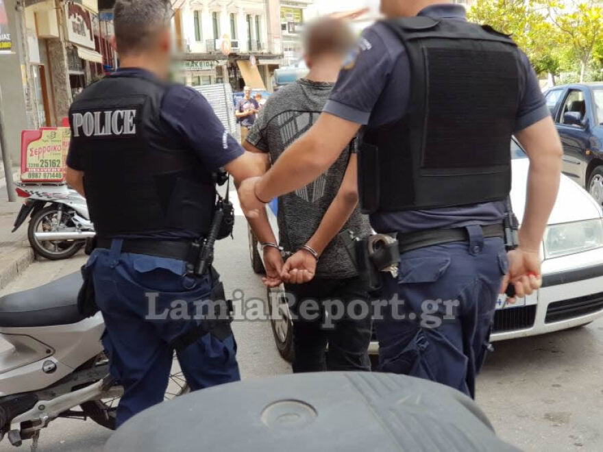 Λαμία: Ρομά «άνοιξαν» κεφάλια με καδρόνια στην πλατεία Πάρκου