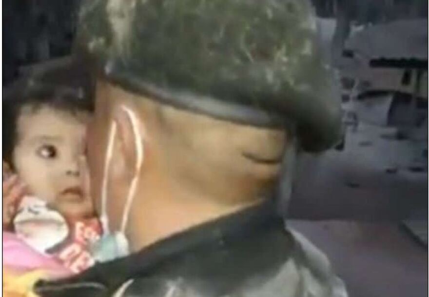 Ζωή στις στάχτες: Βρέφος βρέθηκε ζωντανό μετά την έκρηξη του ηφαιστείου στη Γουατεμάλα