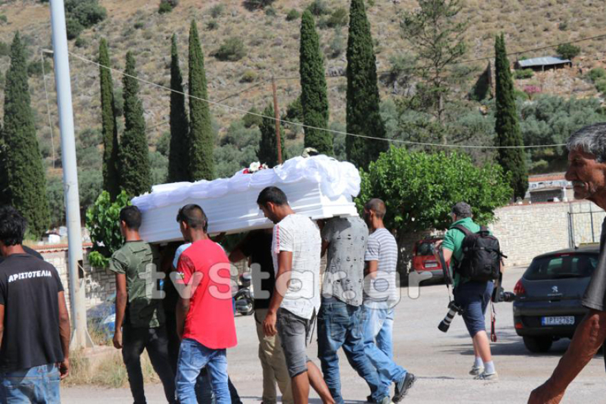 Ένταση στην Άμφισσα: Οδοφράγματα και επεισόδια μετά την κηδεία της 13χρονης 