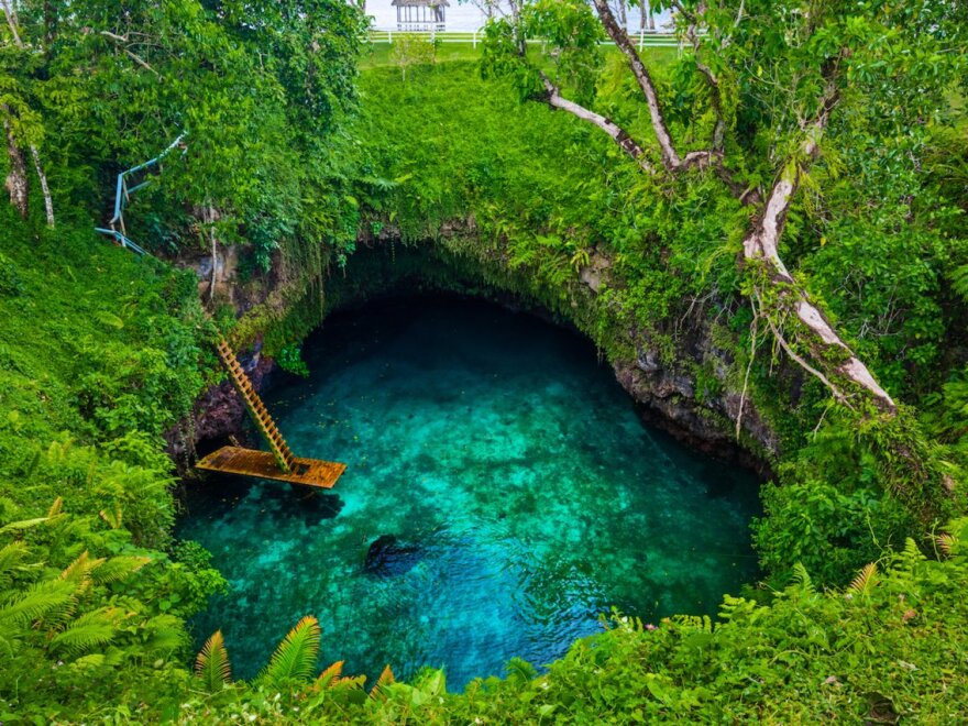 Τravel + Leisure: Σε ποιο ελληνικό νησί βρίσκεται η παραλία με τα πιο... γαλάζια νερά;