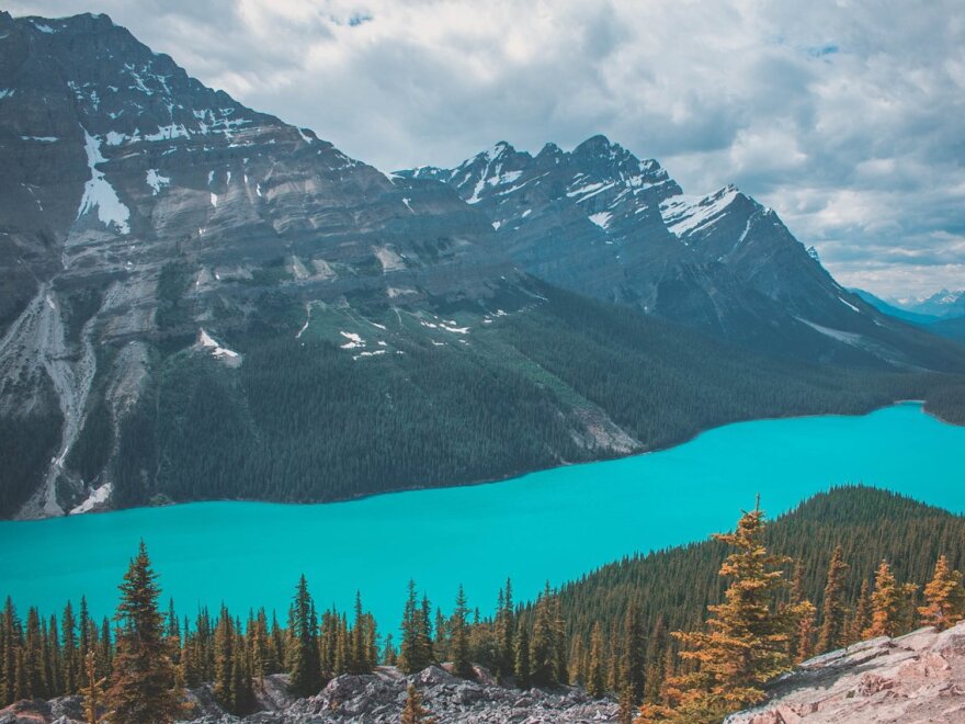 Τravel + Leisure: Σε ποιο ελληνικό νησί βρίσκεται η παραλία με τα πιο... γαλάζια νερά;