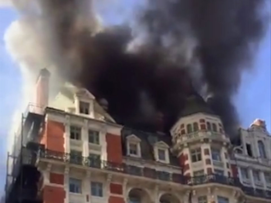 Tεράστια πυρκαγιά στο Mandarin του Λονδίνου, στο Knightsbridge
