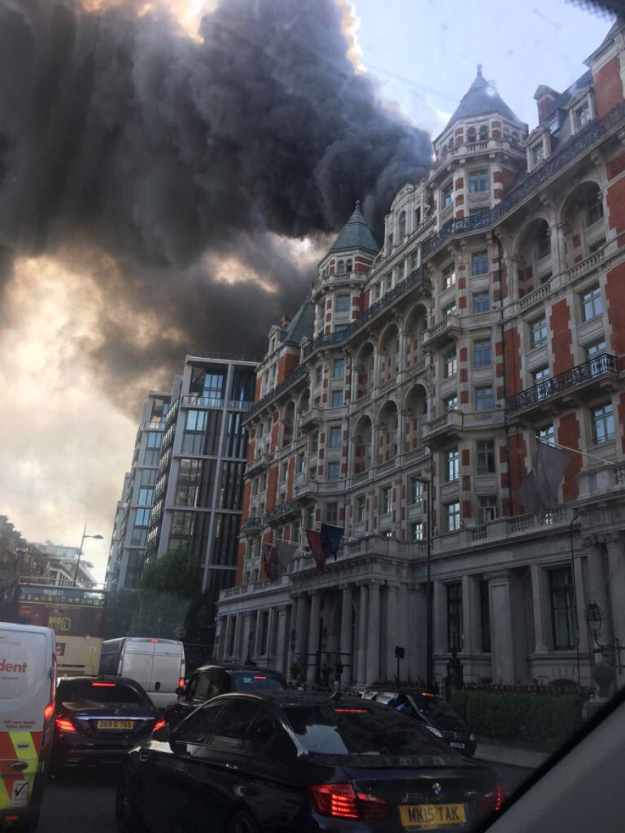Tεράστια πυρκαγιά στο Mandarin του Λονδίνου, στο Knightsbridge