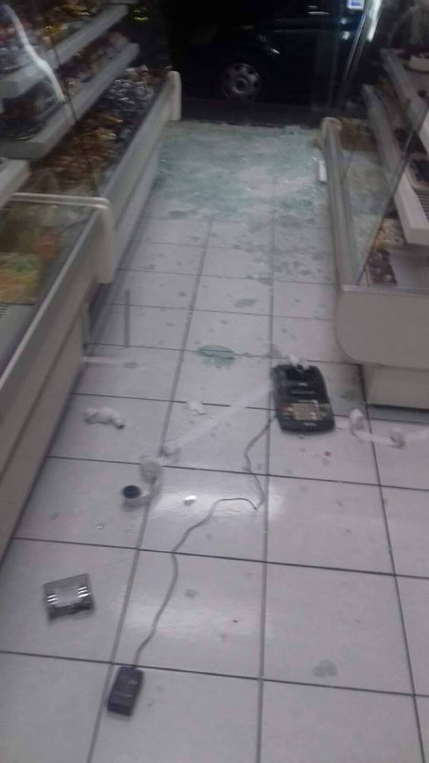 Επιθέσεις Ρομά στα Μέγαρα: Καταστροφές σε μαγαζιά 
