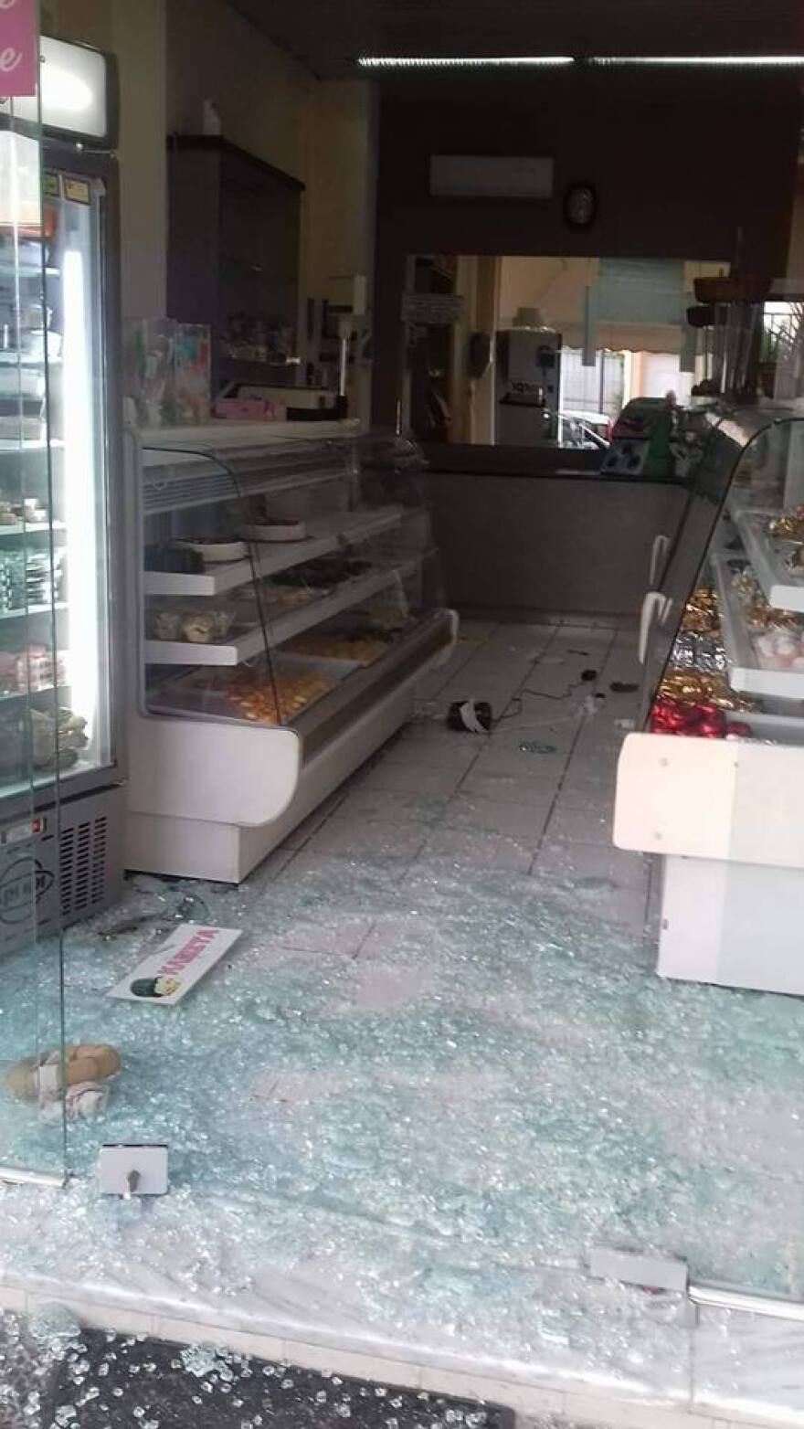 Επιθέσεις Ρομά στα Μέγαρα: Καταστροφές σε μαγαζιά 