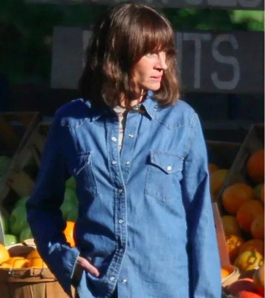 Αγνώριστη η Τζούλια Ρόμπερτς με καστανό μαλλί