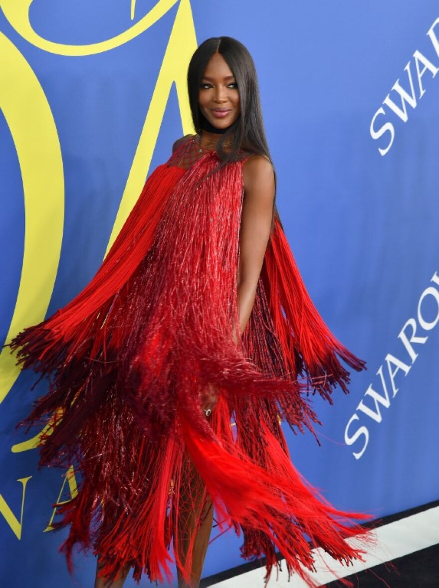 Κιμ Καρντάσιαν: Κέρδισα βραβείο μόδας και είμαι συνέχεια γυμνή!