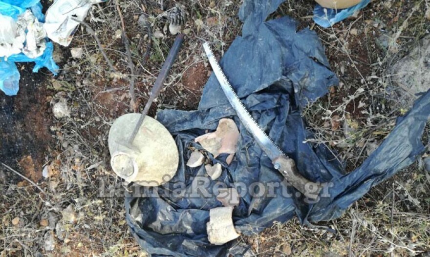 Φωτογραφίες: Πυρκαγιά  αποκάλυψε κρυμμένο αρχαιολογικό θησαυρό στη Φθιώτιδα!