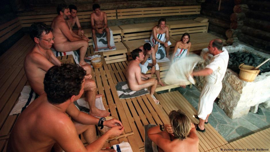 Γυμνισμός: Το κίνημα FKK δεν είναι πορνογραφία λένε οι Γερμανοί και εξηγούν γιατί βγάζουν τα ρούχα τους δημοσίως