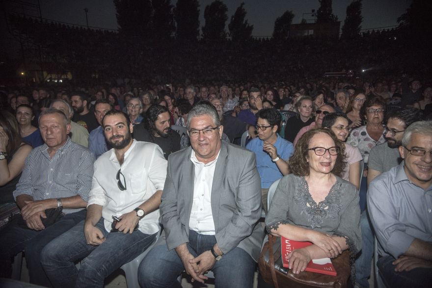 Η τελευταία συγκινητική συναυλία του Θάνου Μικρούτσικου - Δείτε βίντεο