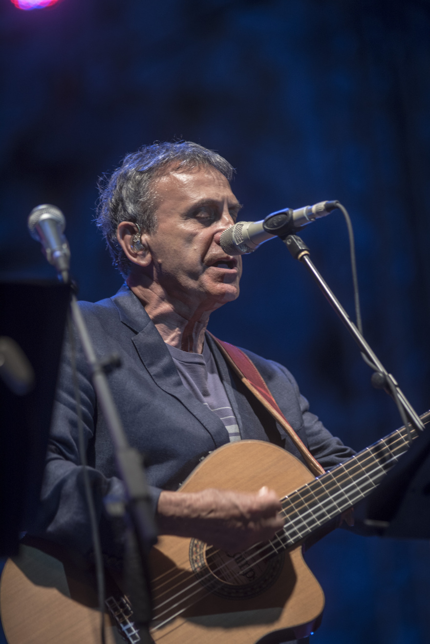 Η τελευταία συγκινητική συναυλία του Θάνου Μικρούτσικου - Δείτε βίντεο