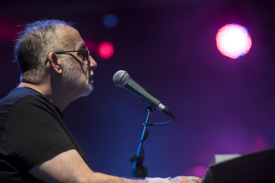 Η τελευταία συγκινητική συναυλία του Θάνου Μικρούτσικου - Δείτε βίντεο