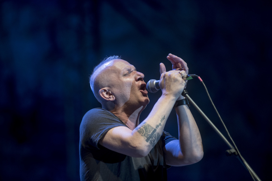 Η τελευταία συγκινητική συναυλία του Θάνου Μικρούτσικου - Δείτε βίντεο