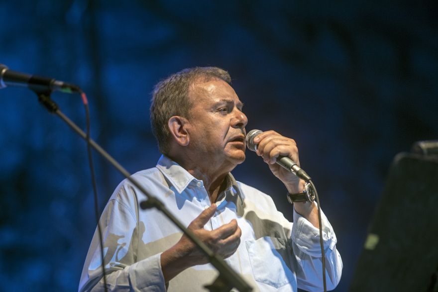 Η τελευταία συγκινητική συναυλία του Θάνου Μικρούτσικου - Δείτε βίντεο