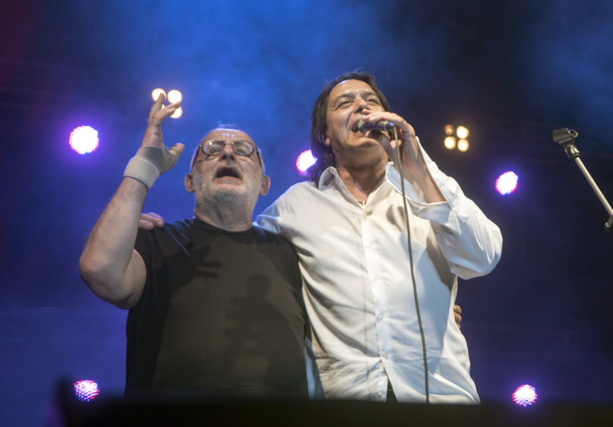 Η τελευταία συγκινητική συναυλία του Θάνου Μικρούτσικου - Δείτε βίντεο