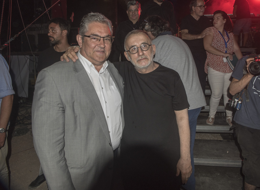 Η τελευταία συγκινητική συναυλία του Θάνου Μικρούτσικου - Δείτε βίντεο