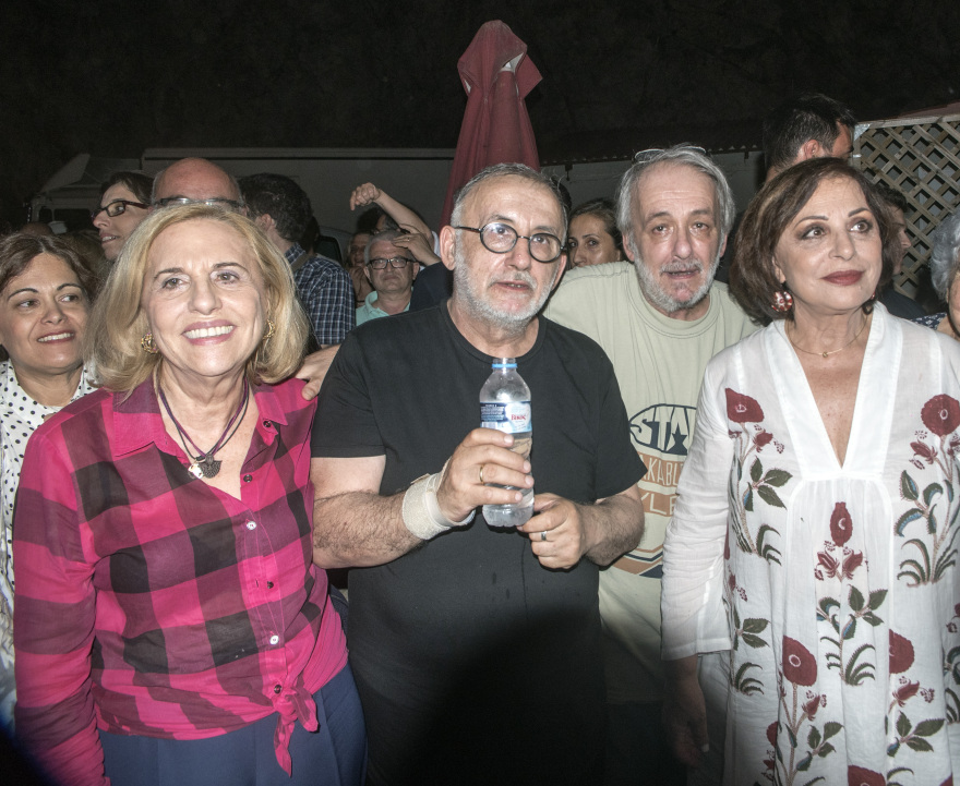 Η τελευταία συγκινητική συναυλία του Θάνου Μικρούτσικου - Δείτε βίντεο