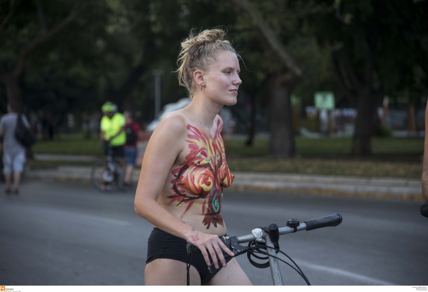 Βίντεο: Γυμνές... σούζες στους δρόμους της Θεσσαλονίκης