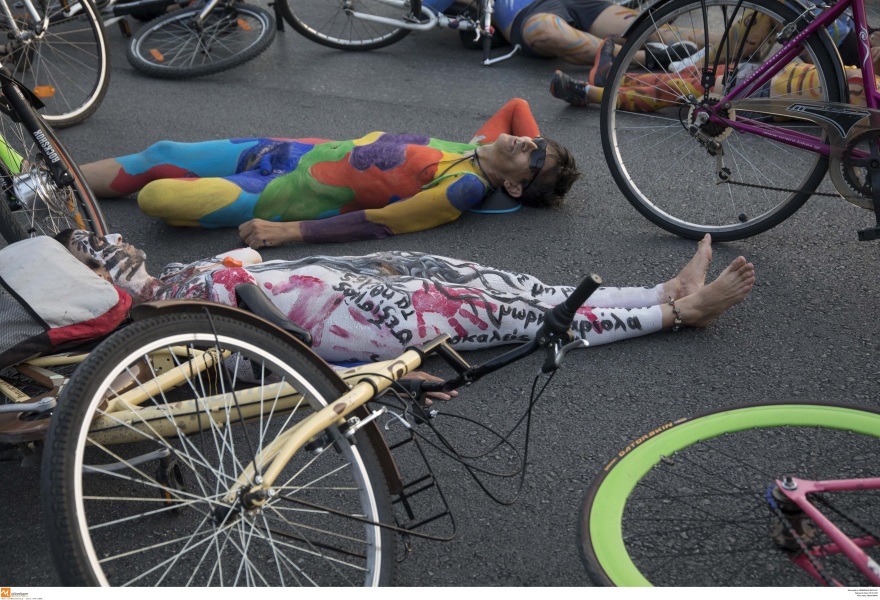 Βίντεο: Γυμνές... σούζες στους δρόμους της Θεσσαλονίκης