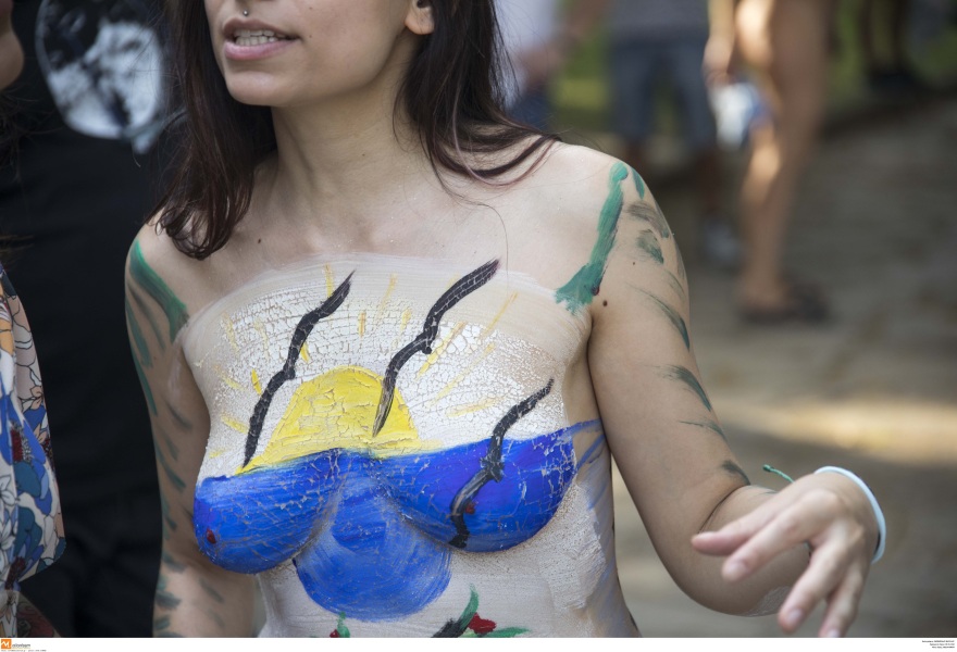 Βίντεο: Γυμνές... σούζες στους δρόμους της Θεσσαλονίκης