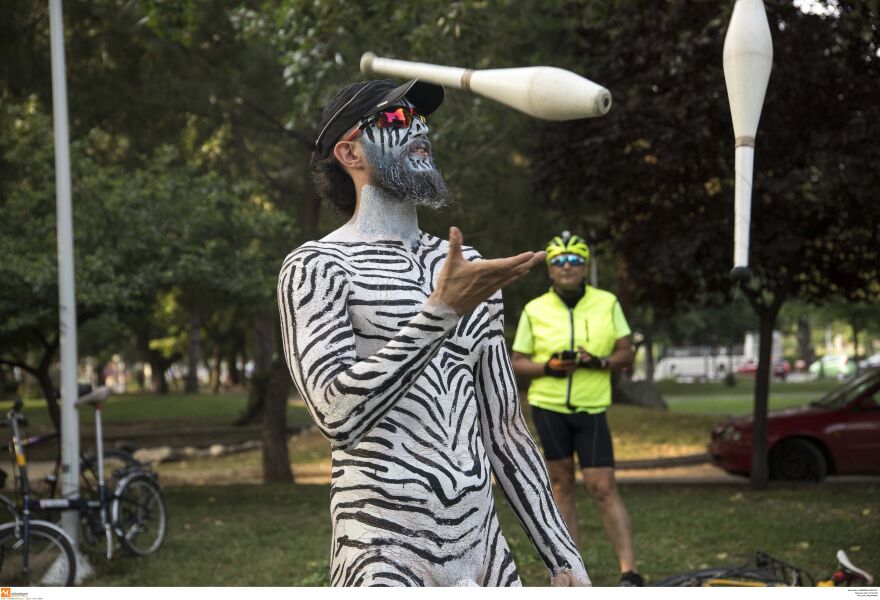 Βίντεο: Γυμνές... σούζες στους δρόμους της Θεσσαλονίκης