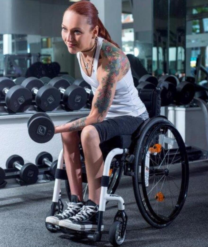 Κλαούντια Νόιν: Πάσχει από πολλαπλή σκλήρυνση και βρίσκει γιατρειά στο μόντελινγκ