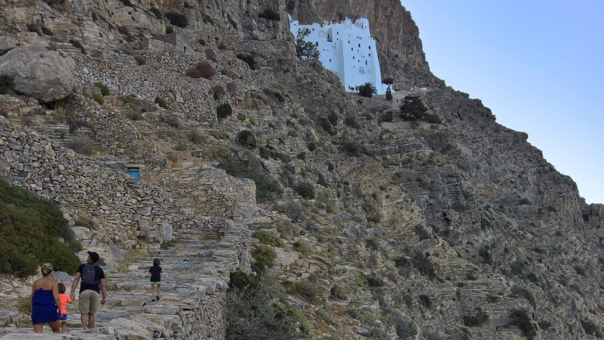 Αμοργός με παιδιά