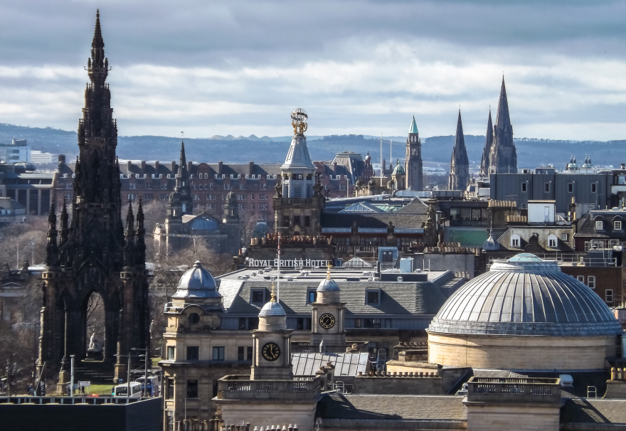 Σκωτία: Ο Νίκος Κοκλώνης στο παραμυθένιο Εδιμβούργο 