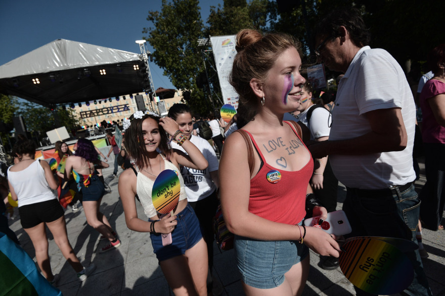 Βίντεο και φωτογραφίες: Στο ρυθμό του Athens Pride η πρωτεύουσα