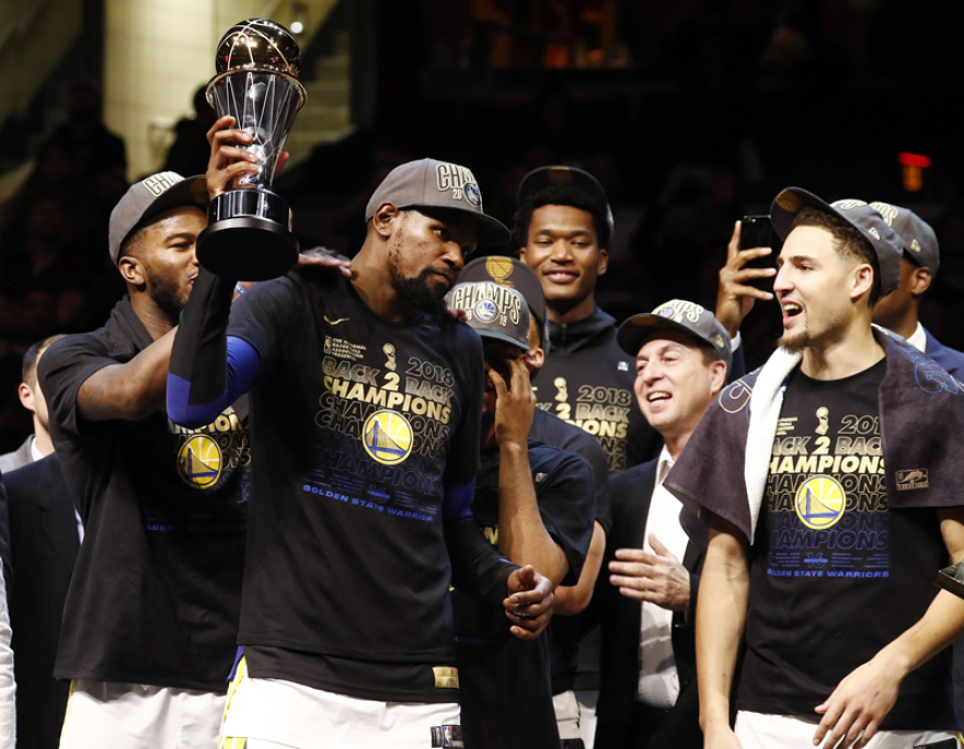 NBA: «Βασιλιάς»... χωρίς στέμμα ο Λεμπρόν - Δεύτερο σερί πρωτάθλημα για τους Ουόριορς