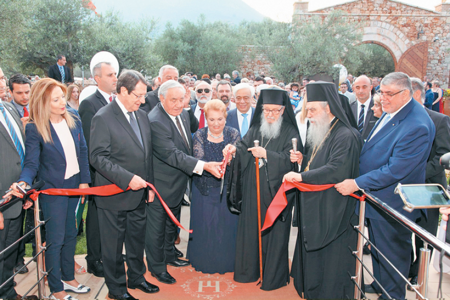 Δημήτριος και Γεωργία Καλοειδή : Οι ομογενείς που έχτισαν πεντάστερο  στον Μυστρά