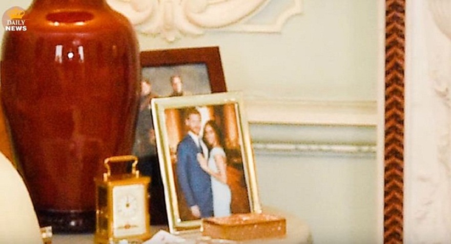  Η βασίλισσα Ελισάβετ «εξαφάνισε» από το Μπάκιγχαμ φωτογραφία με τη Μέγκαν Μαρκλ!