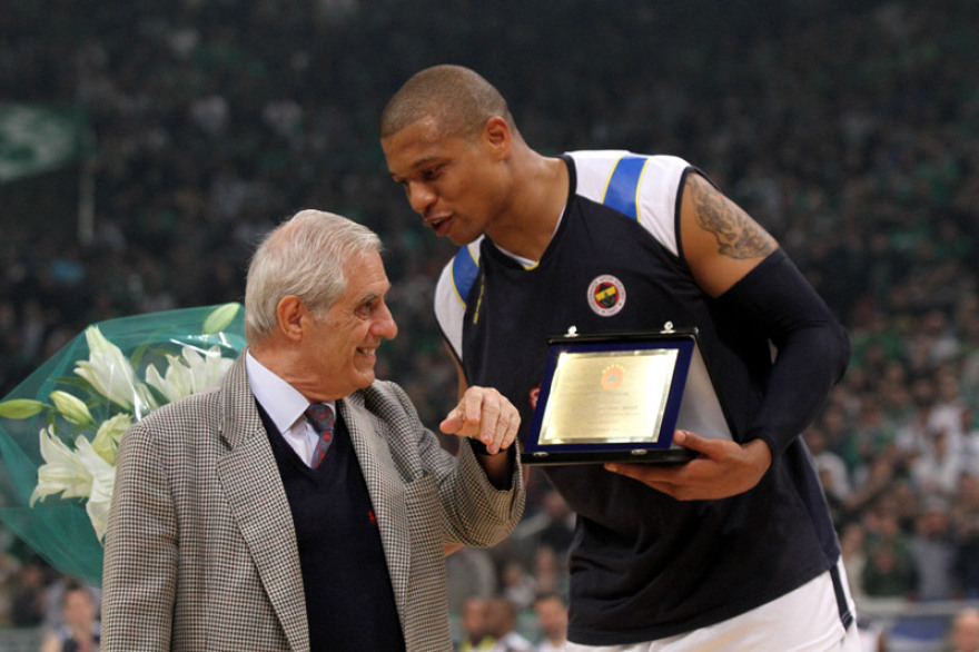 Φόρος τιμής από αντιπάλους και φίλους στον Παύλο Γιαννακόπουλο