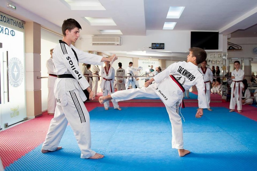 Τραγωδία στον Άλιμο: Μηνύματα συγκίνησης για τον Αλέξανδρο που σκοτώθηκε σε τροχαίο