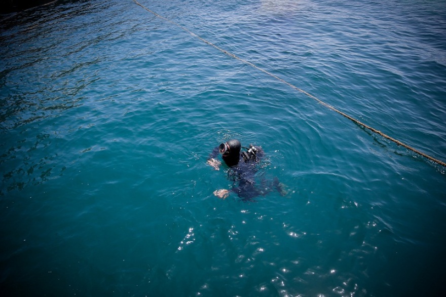 Πέραμα: Εντυπωσιακές εικόνες από την ανέλκυση του Corfu Island που βυθίστηκε το 1986