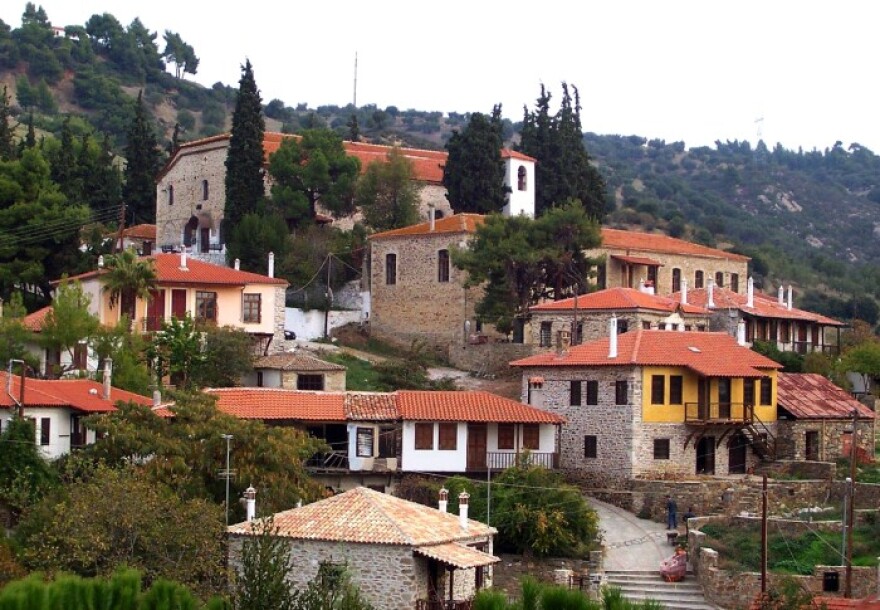 Χαλκιδική: Έκαναν καφετέριες και μπαρ στον ιστορικό οικισμό Νικήτης