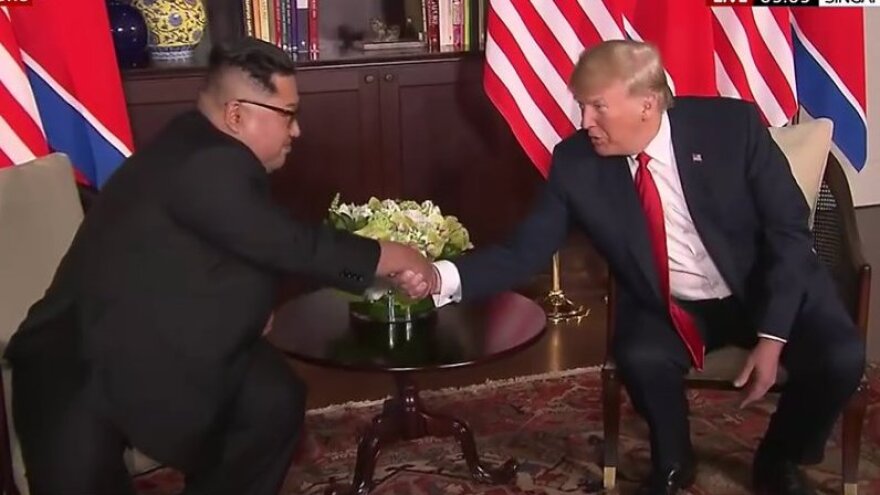 Ολοκληρώθηκε η ιστορική συνάντηση Τραμπ-Κιμ: Πήγε καλύτερα από ό,τι περιμέναμε
