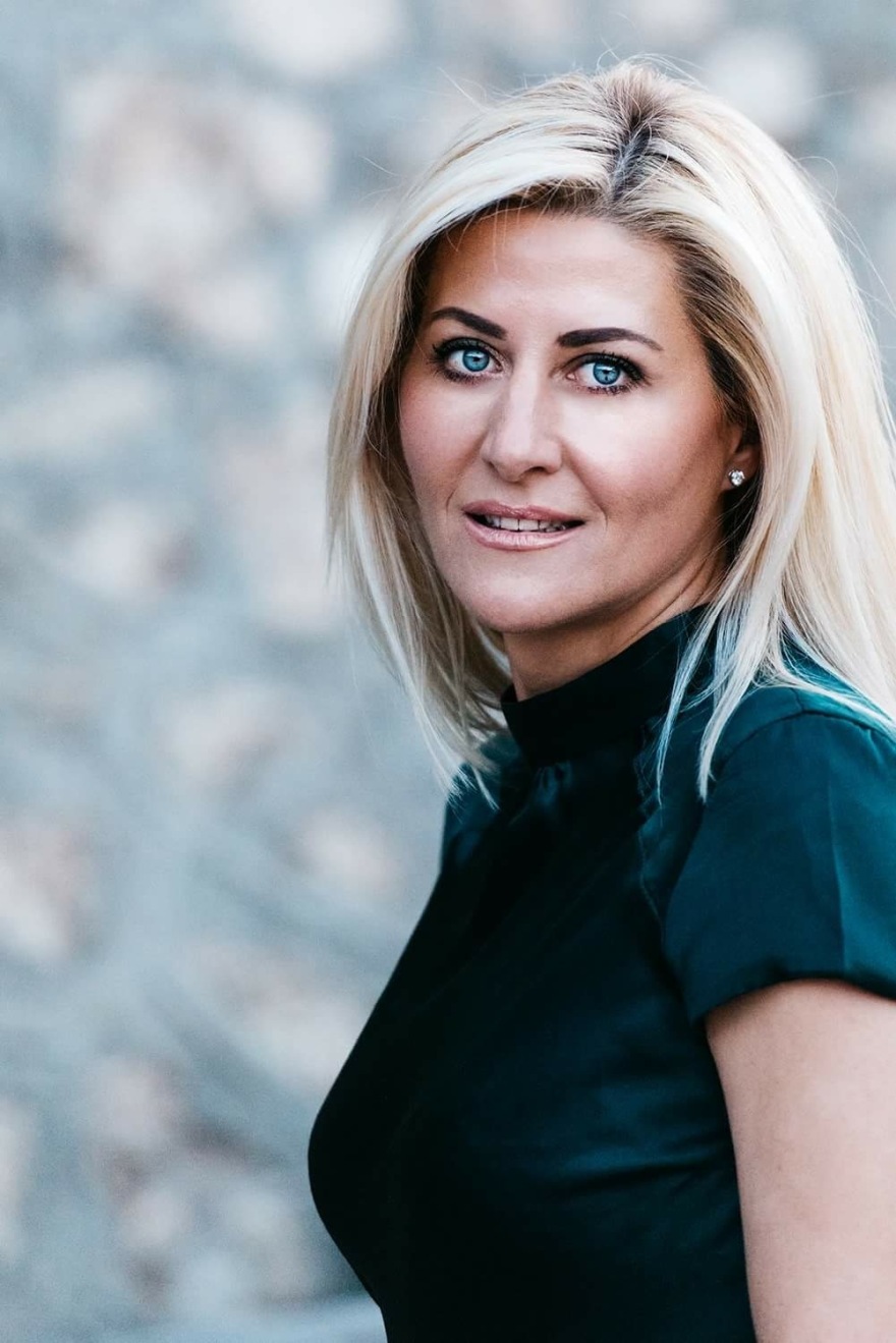 «Μετάξι»: Η Νεκταρία Ζαγοριανάκου-Μακρυδήμα μας παρουσιάζει το νέο της μυθιστόρημα 