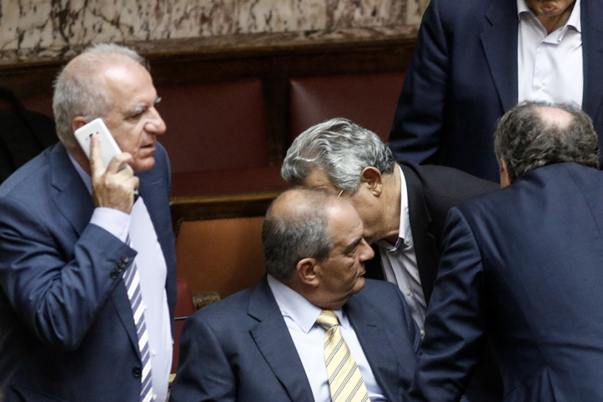 Μπάχαλο με το πολυνομοσχέδιο: 20 βουλευτές του ΣΥΡΙΖΑ δεν ψήφισαν τέσσερα άρθρα λόγω τεχνικού λάθους!