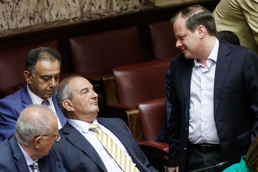 Μπάχαλο με το πολυνομοσχέδιο: 20 βουλευτές του ΣΥΡΙΖΑ δεν ψήφισαν τέσσερα άρθρα λόγω τεχνικού λάθους!