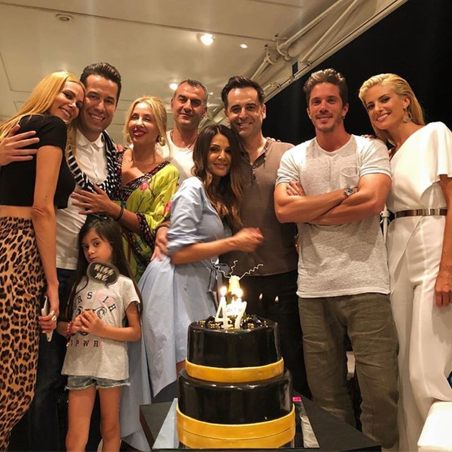 Οικονομόπουλος- Αραβανή: Αγκαλιές και χαμόγελα σε πάρτι γενεθλίων 